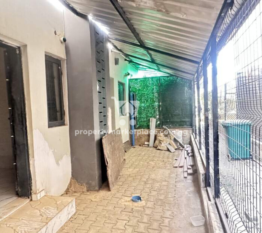 Exquisite 4 bedroom terrace duplex with Bq in an estate