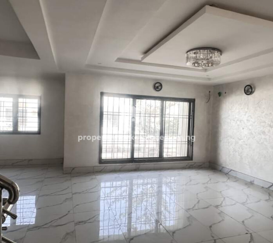 Exquisite 4 bedroom terrace duplex with Bq in an estate
