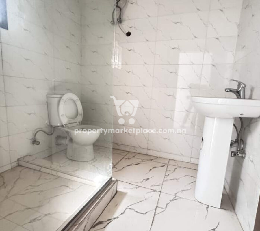 Exquisite 4 bedroom terrace duplex with Bq in an estate