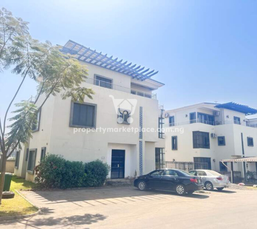 Massive 6 bedroom detached duplex with Bq