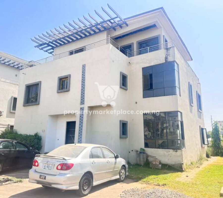 Massive 6 bedroom detached duplex with Bq