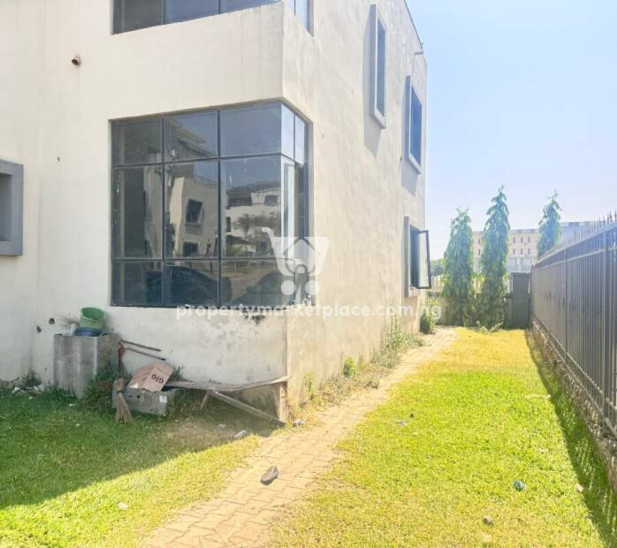 Massive 6 bedroom detached duplex with Bq