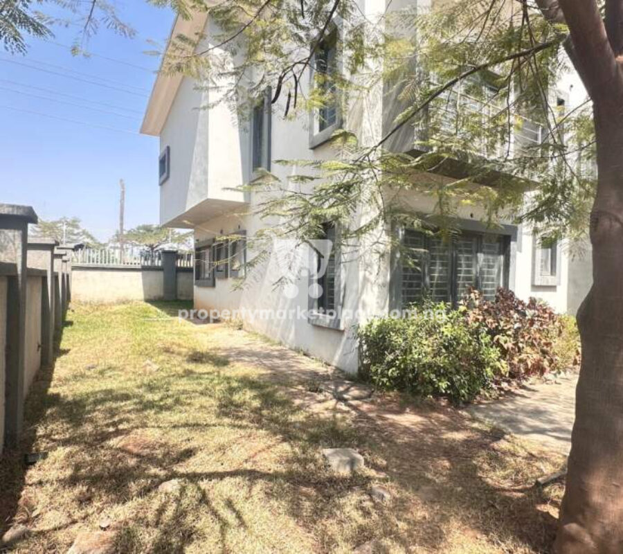 Massive 6 bedroom detached duplex with Bq