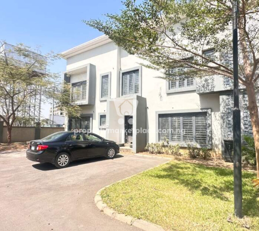 Massive 6 bedroom detached duplex with Bq
