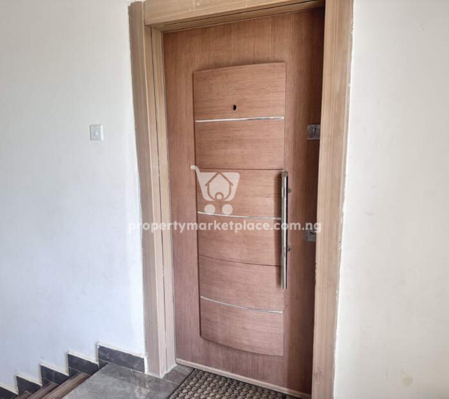 Solidly built & luxurious 3 bedroom flat