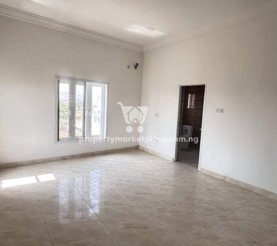 Solidly built & luxurious 3 bedroom flat