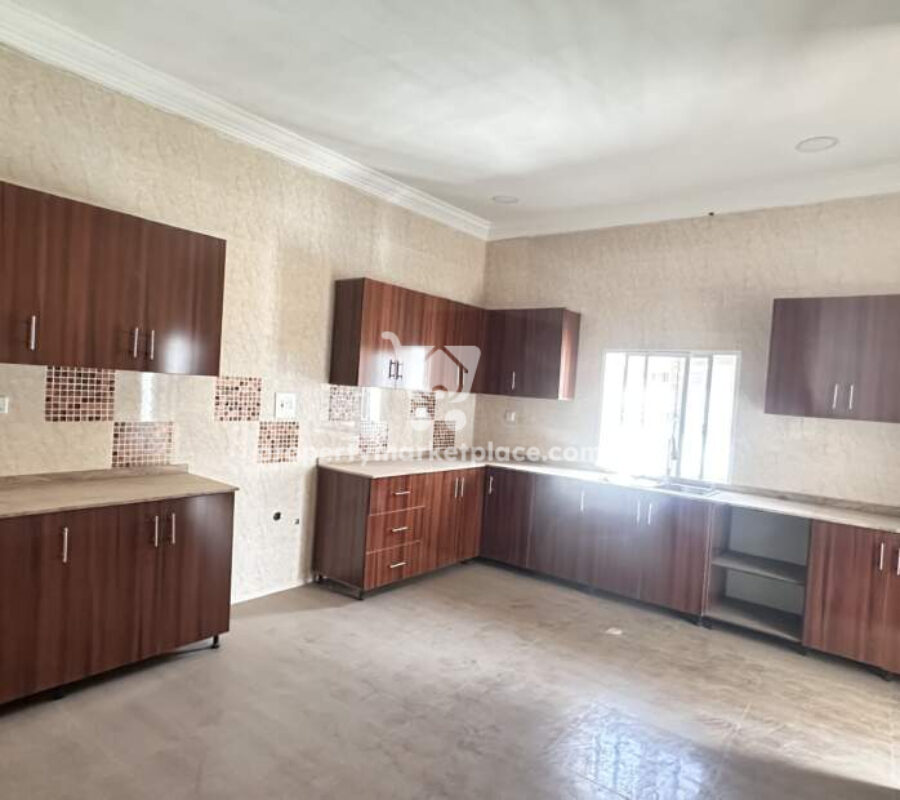 Solidly built & luxurious 3 bedroom flat