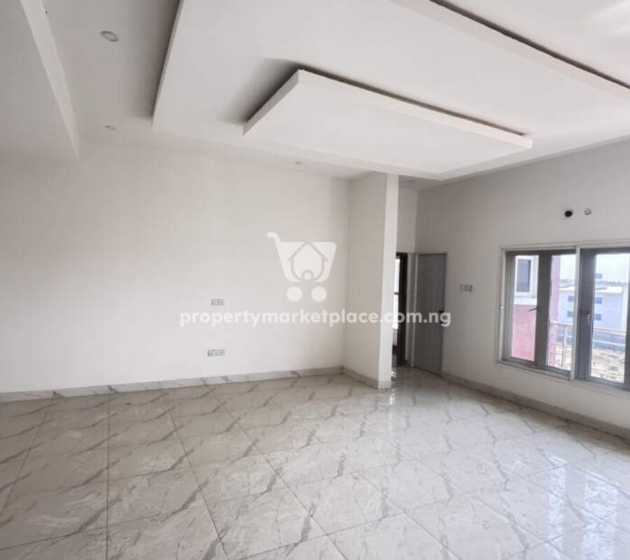 Solidly built & luxurious 3 bedroom flat