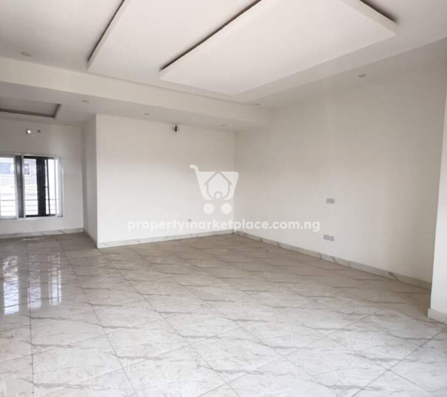 Solidly built & luxurious 3 bedroom flat