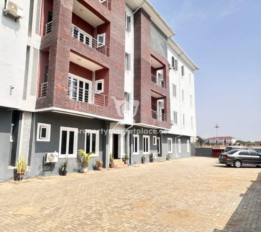 Solidly built & luxurious 3 bedroom flat