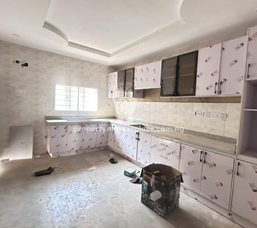 Luxurious & spacious 4 bedroom terrace duplex with Bq