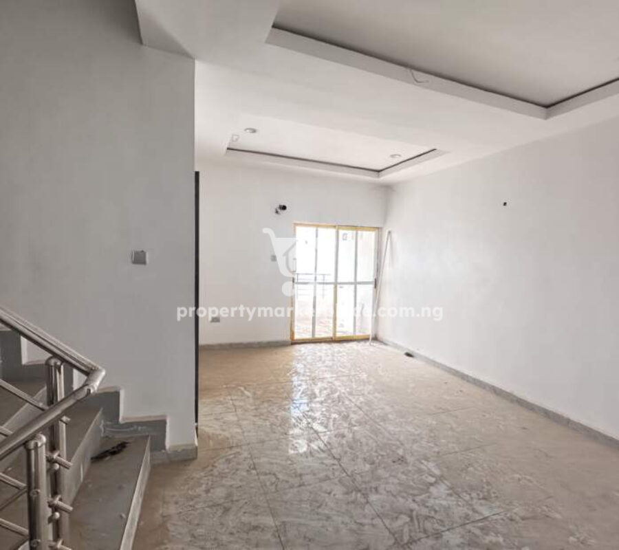 Luxurious & spacious 4 bedroom terrace duplex with Bq