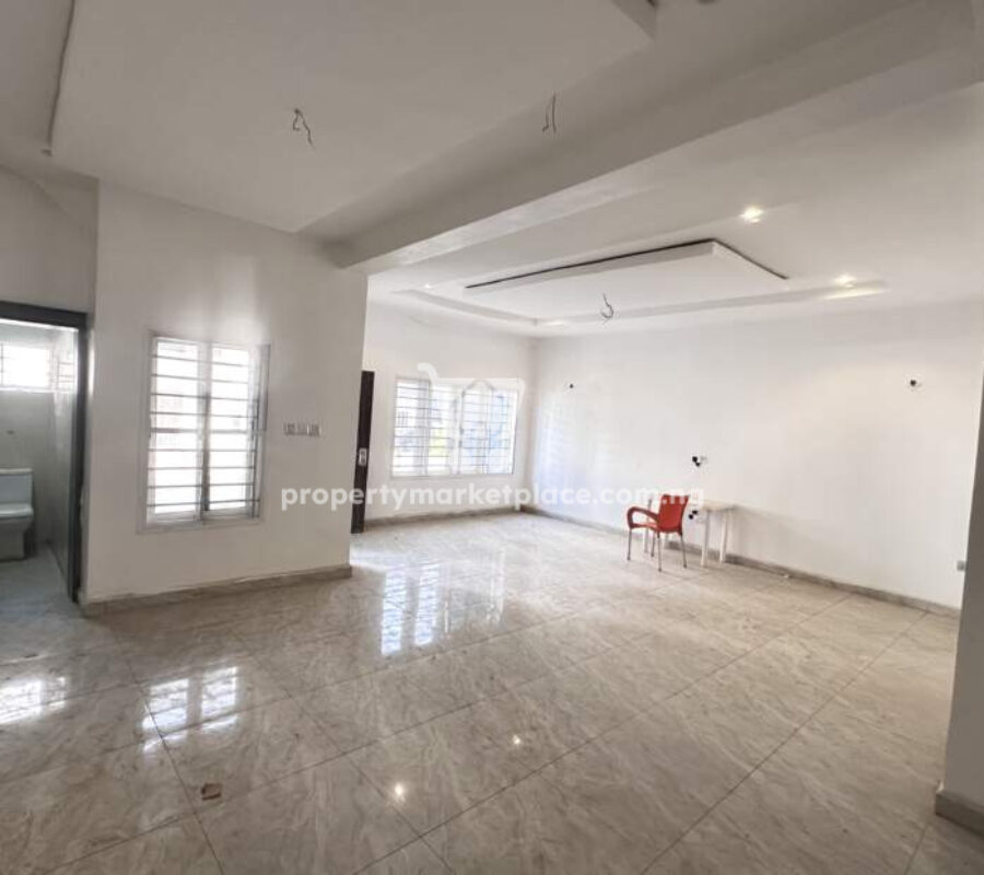 Luxurious & spacious 4 bedroom terrace duplex with Bq
