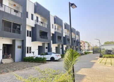 Luxurious & spacious 4 bedroom terrace duplex with Bq