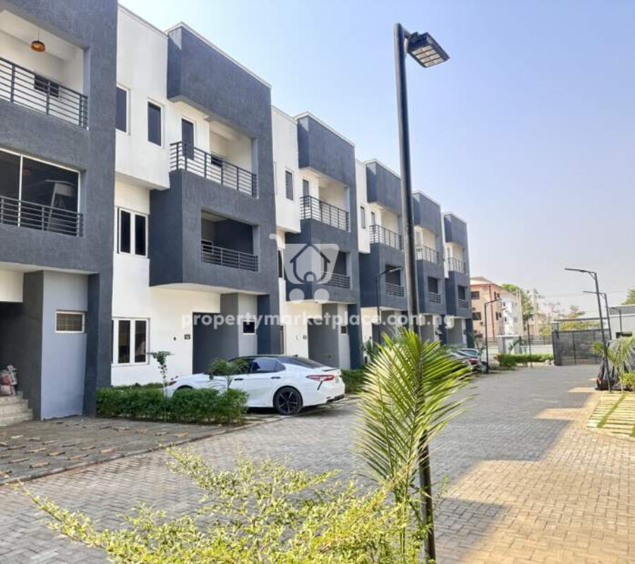 Luxurious & spacious 4 bedroom terrace duplex with Bq