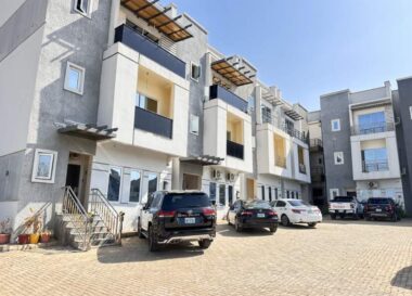Luxurious 4 bedroom terrace duplex and a room Bq