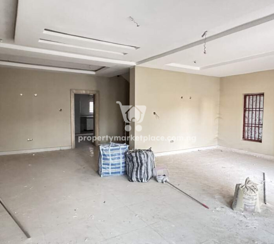 Luxurious 4 bedroom terrace duplex and a room Bq