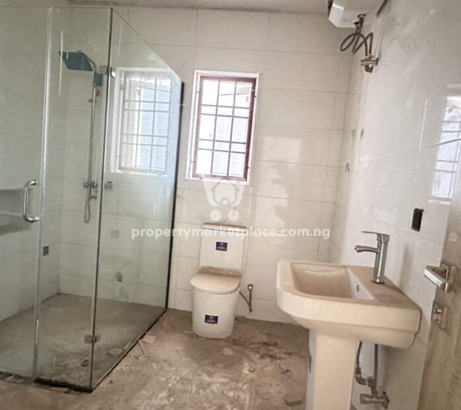 Luxurious 4 bedroom terrace duplex and a room Bq