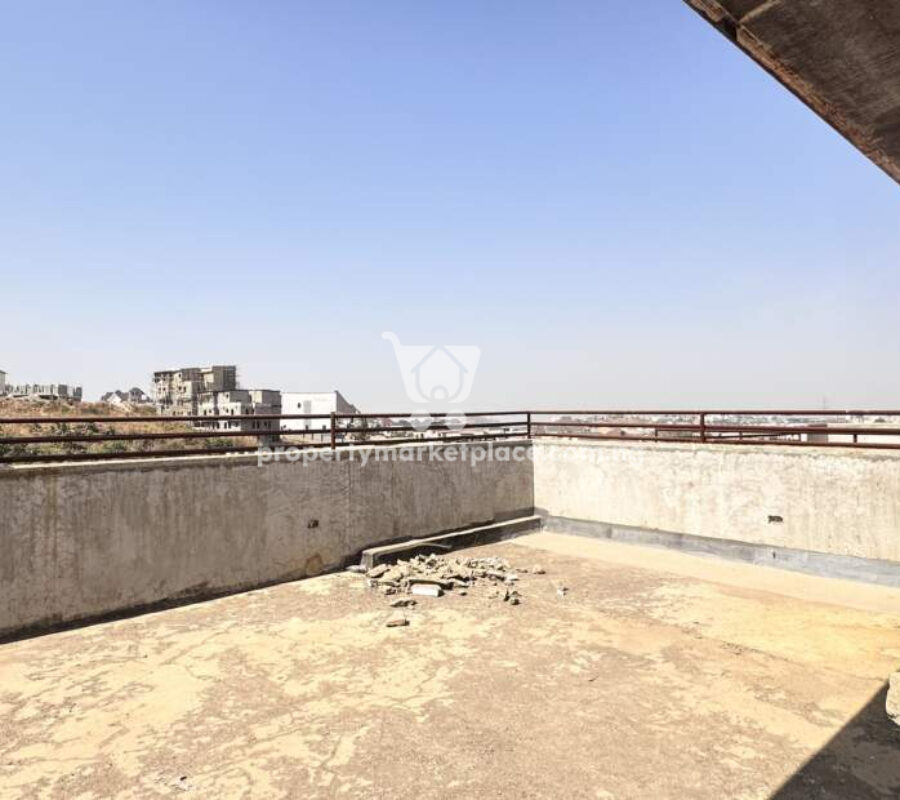 Massive 6 bedroom terrace duplex with Bq & open rooftop