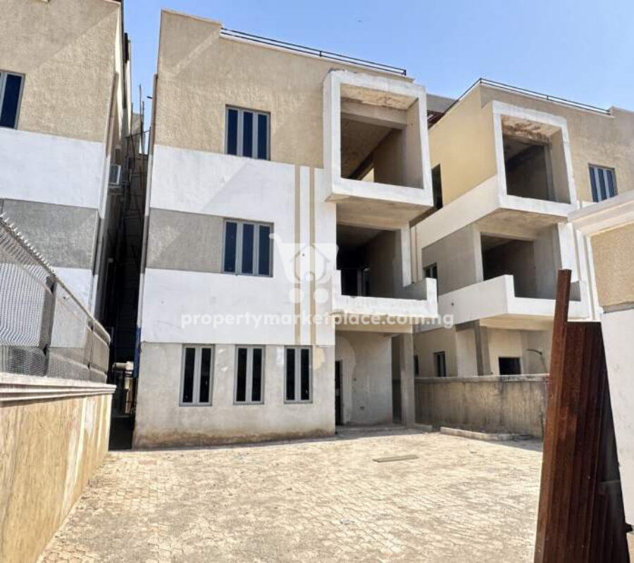 Massive 6 bedroom terrace duplex with Bq & open rooftop