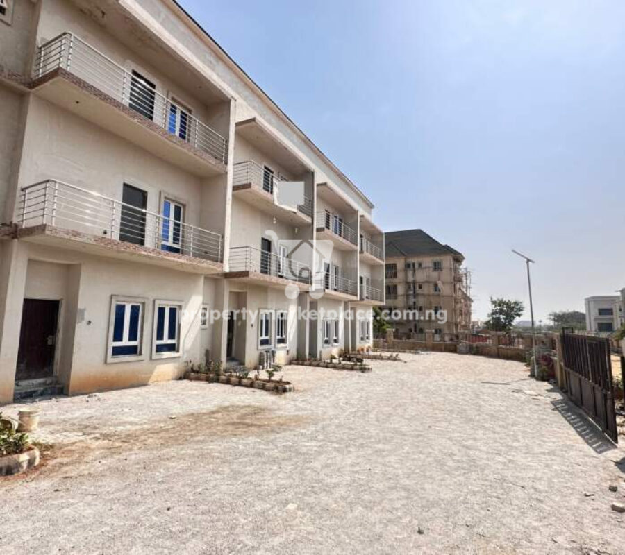 Luxurious 4 bedroom terrace duplex with Bq