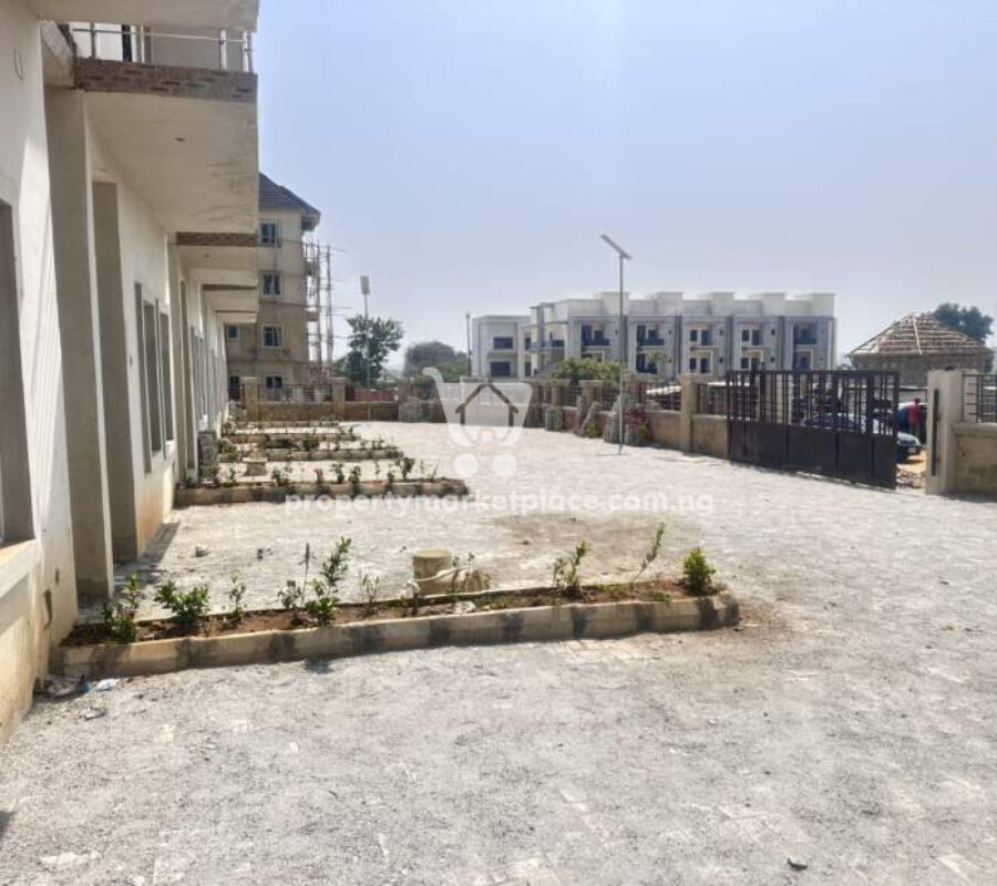 Luxurious 4 bedroom terrace duplex with Bq