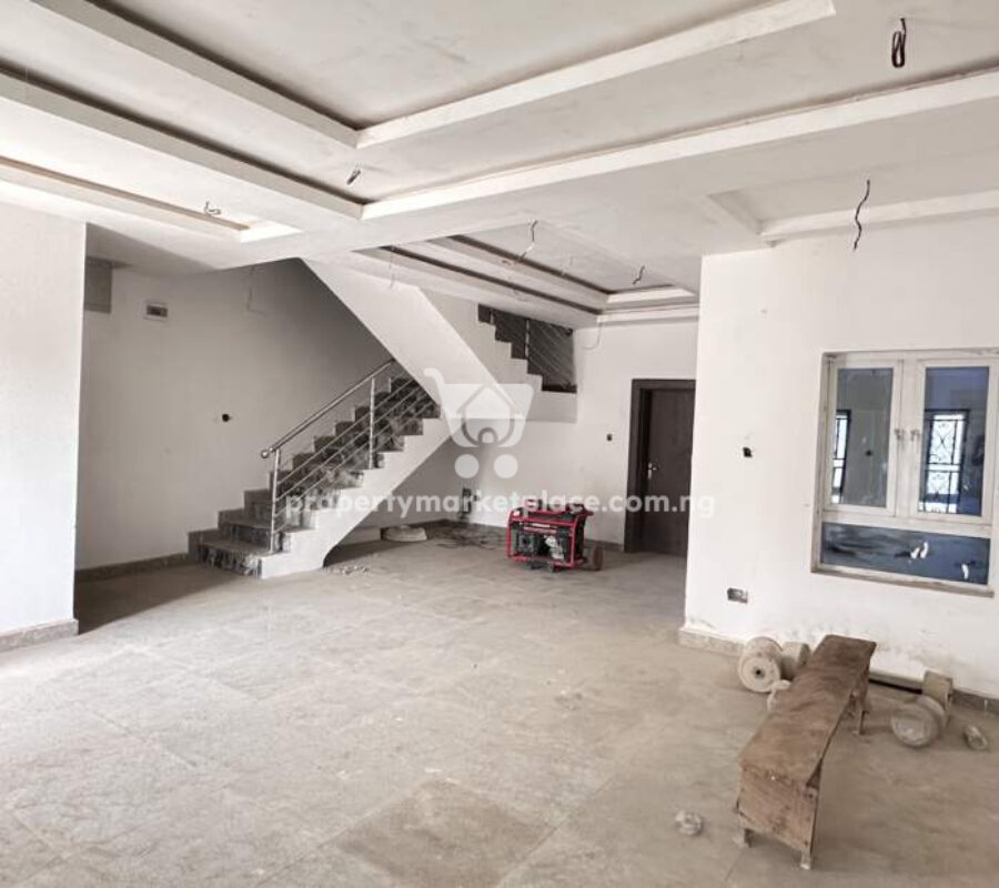 Luxurious 4 bedroom terrace duplex with Bq