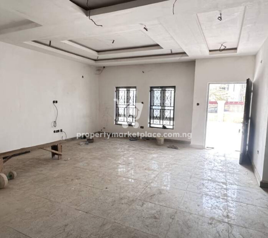 Luxurious 4 bedroom terrace duplex with Bq