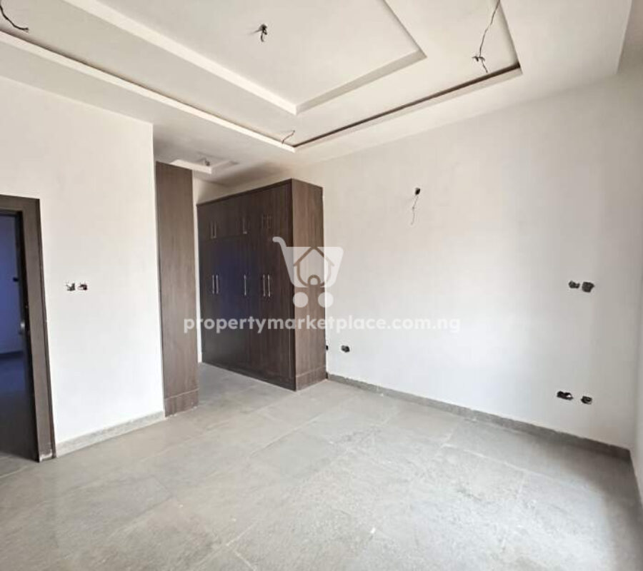 Luxurious 4 bedroom terrace duplex with Bq