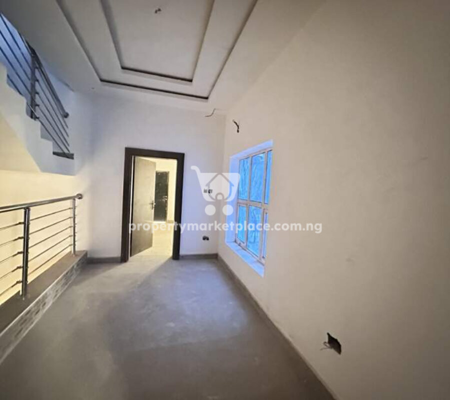 Luxurious 4 bedroom terrace duplex with Bq
