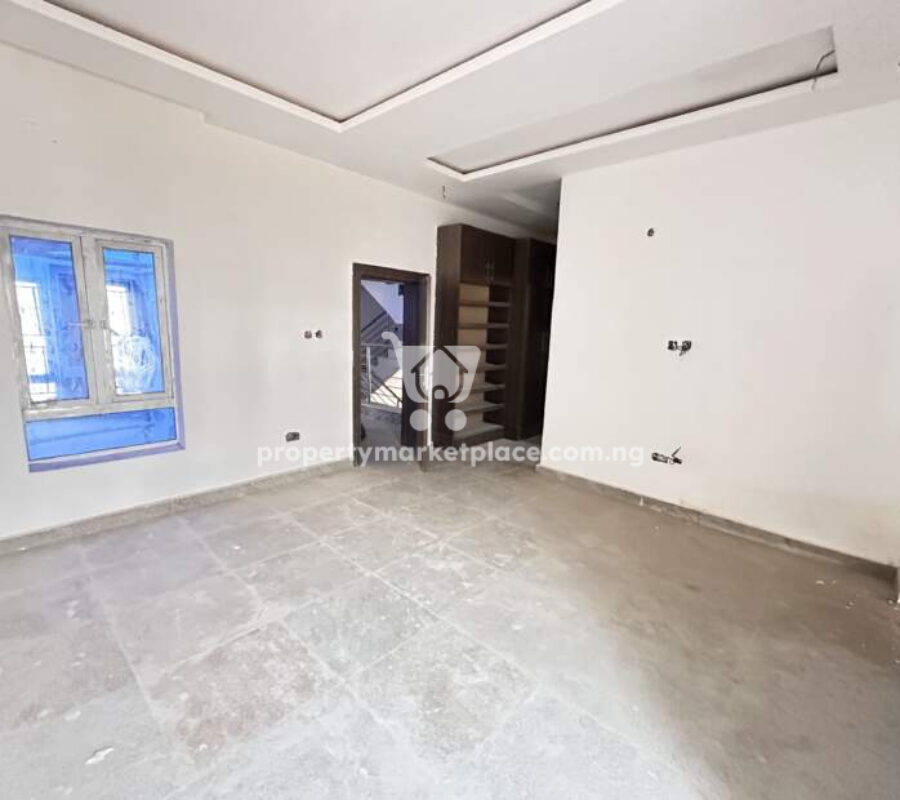 Luxurious 4 bedroom terrace duplex with Bq