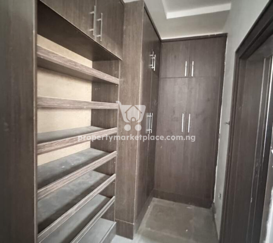 Luxurious 4 bedroom terrace duplex with Bq