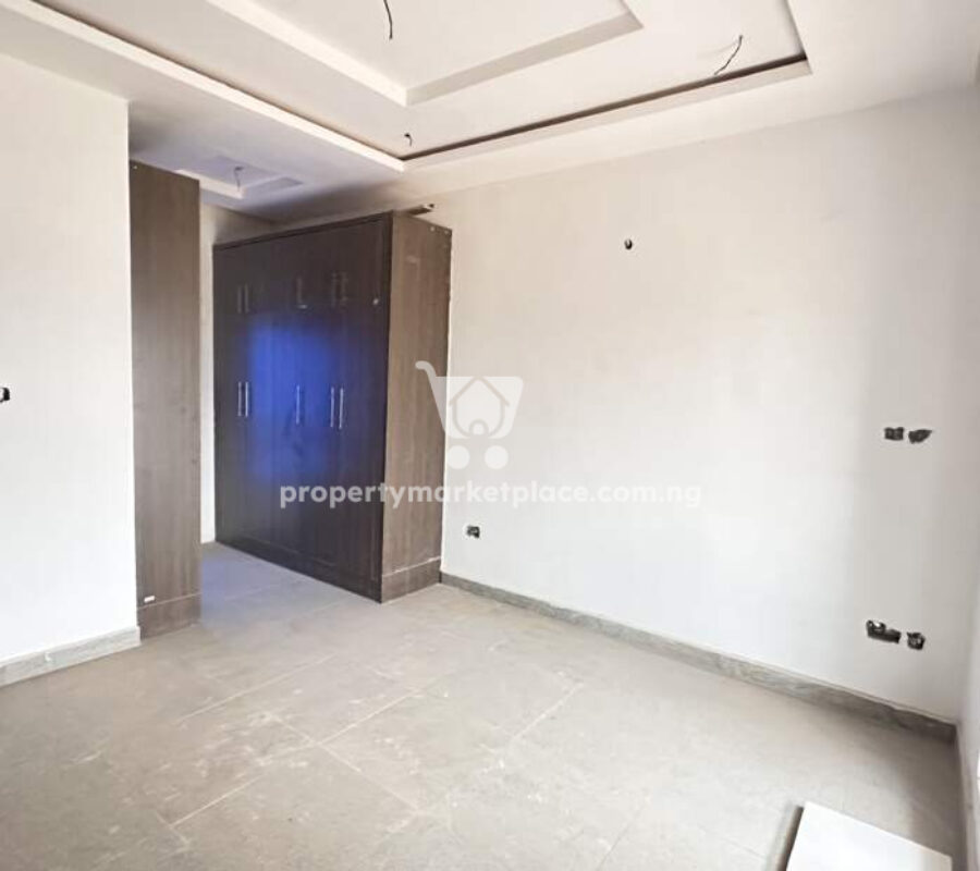 Luxurious 4 bedroom terrace duplex with Bq