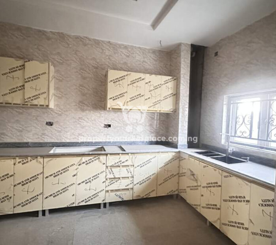 Luxurious 4 bedroom terrace duplex with Bq