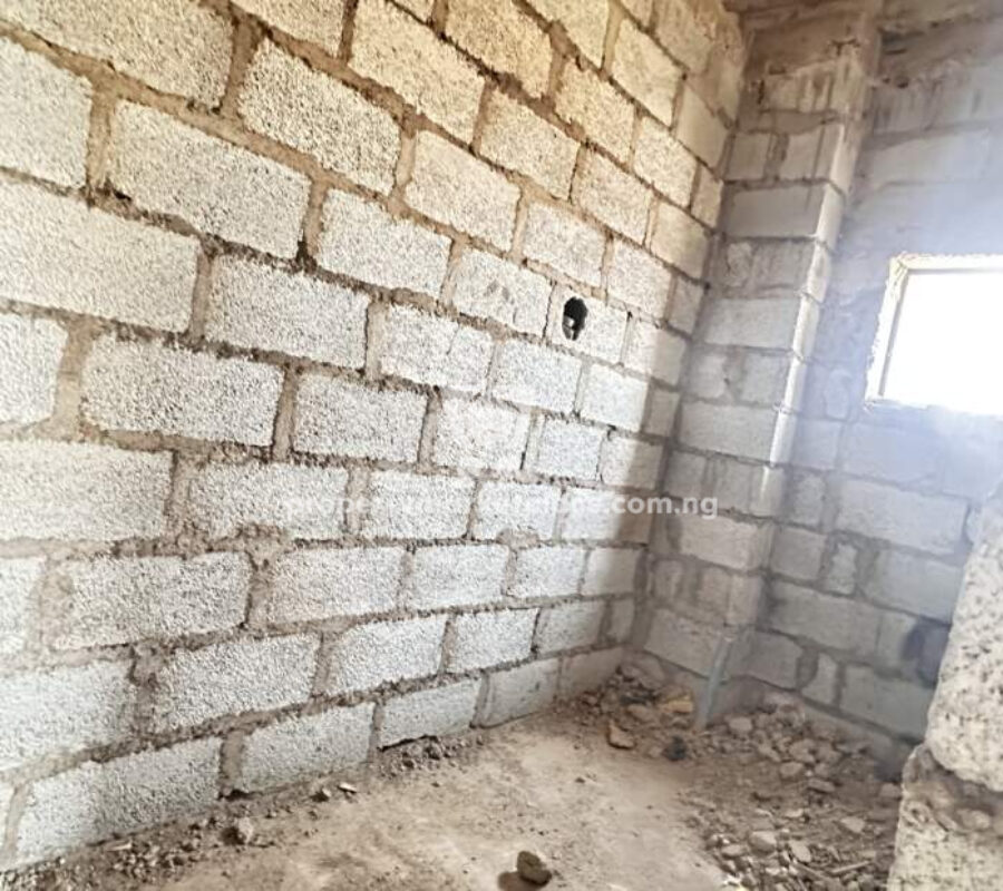 Luxurious 3 bedroom flat with Bq (shell level)