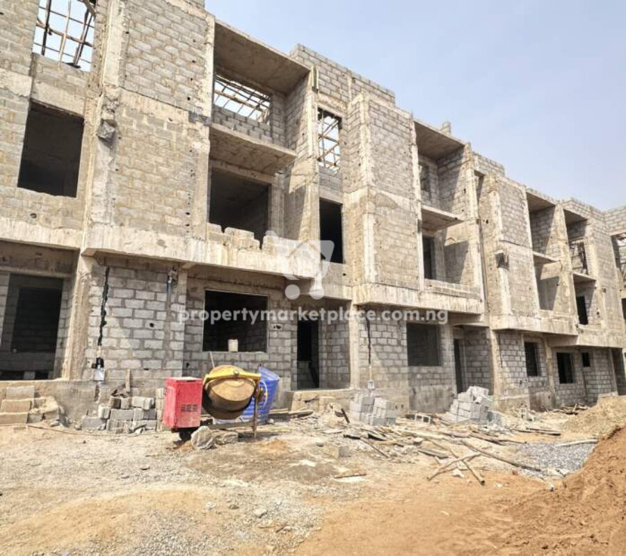 Modern 4 bedroom terrace duplex with Bq