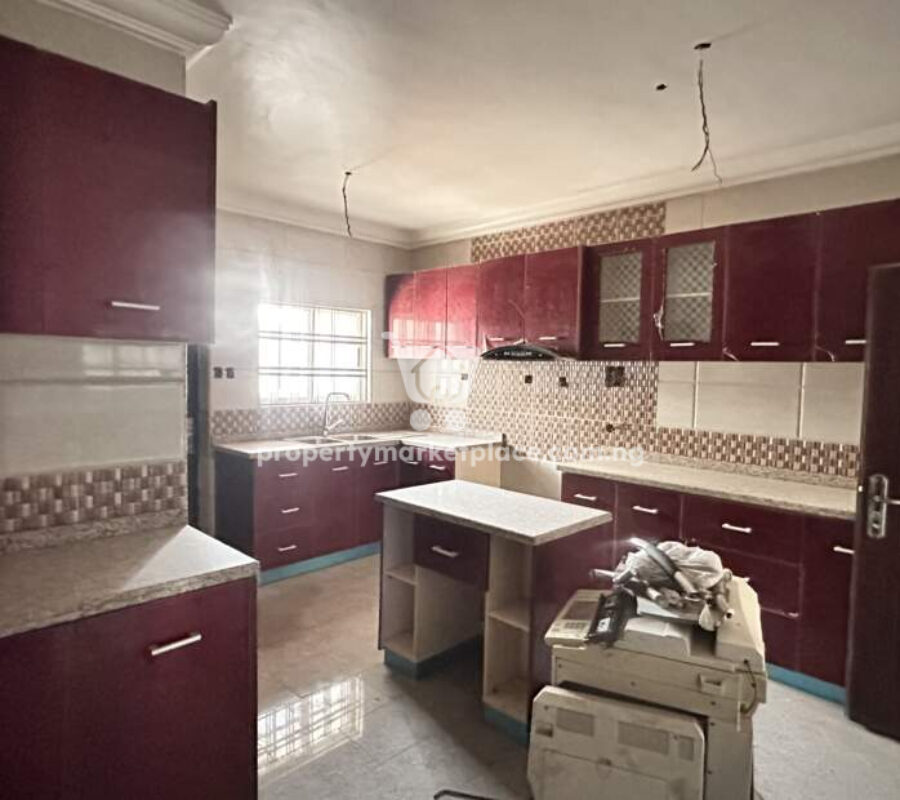 4 bedroom terrace duplex with Bq