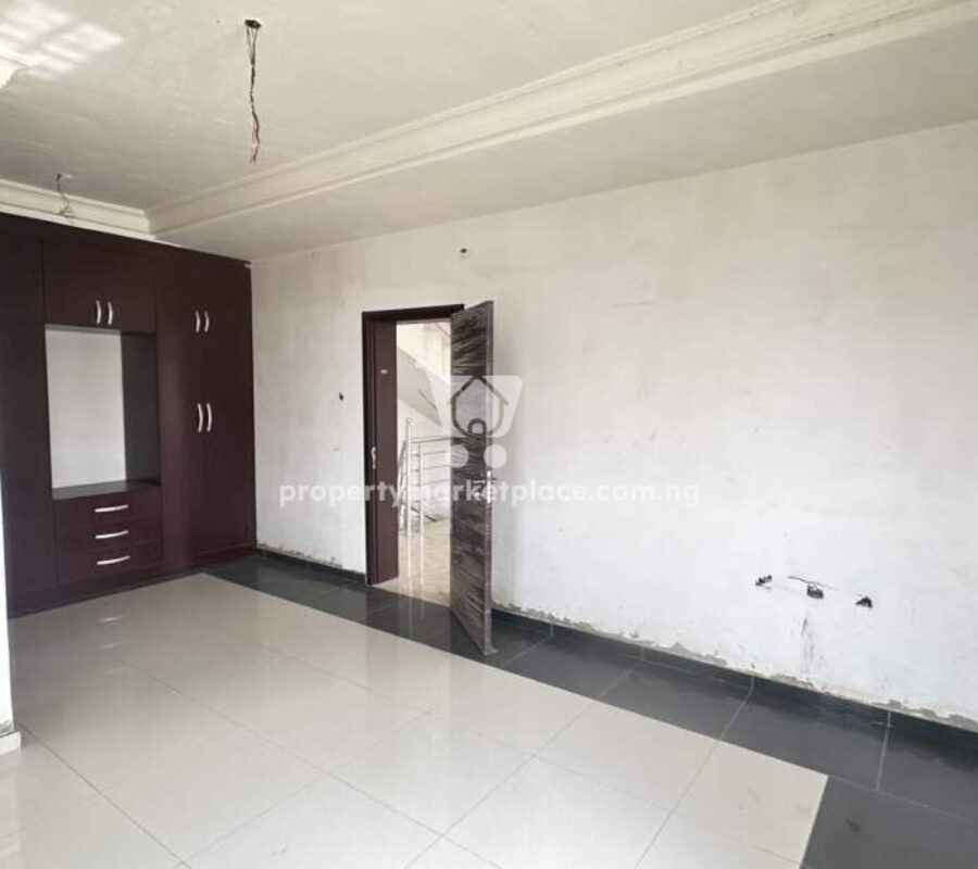 4 bedroom terrace duplex with Bq
