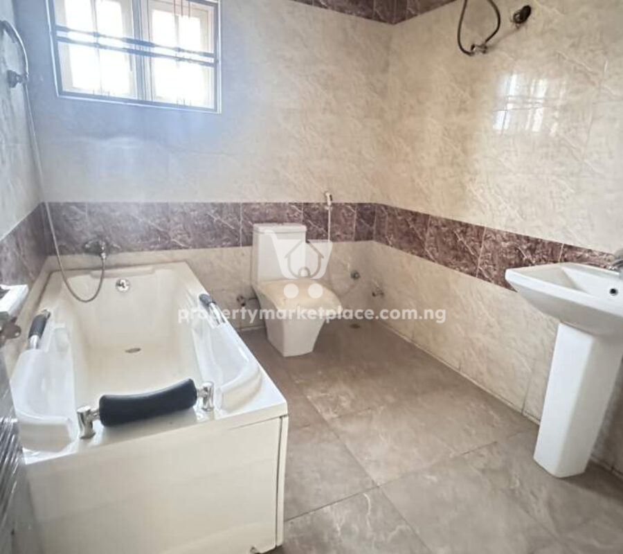 4 bedroom terrace duplex with Bq