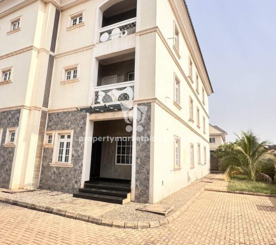 4 bedroom terrace duplex with Bq