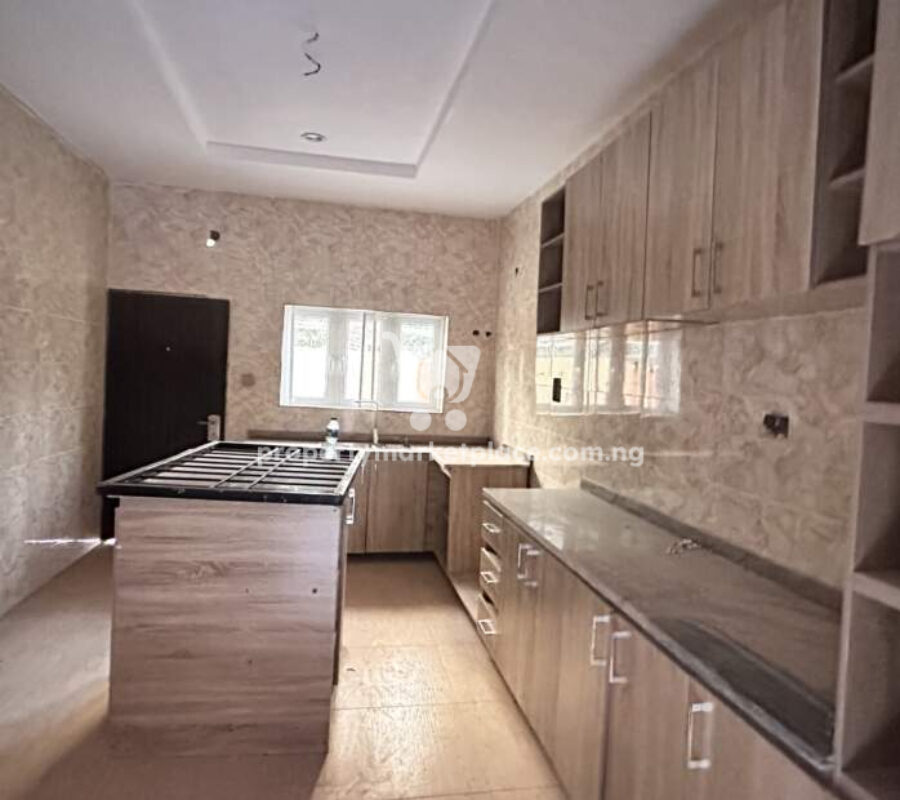 Luxurious 4 bedroom terrace duplex with Bq
