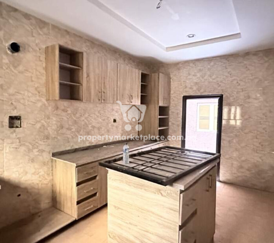 Luxurious 4 bedroom terrace duplex with Bq