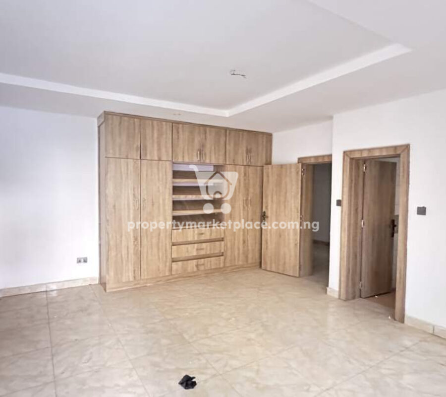 Luxurious 4 bedroom terrace duplex with Bq