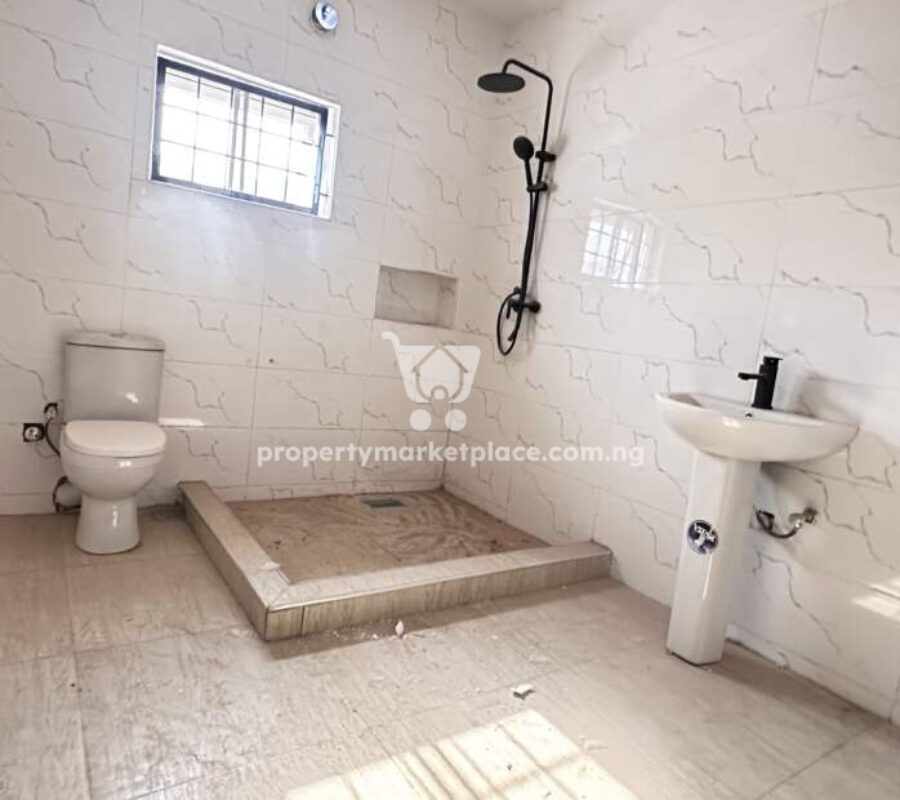 Luxurious 4 bedroom terrace duplex with Bq