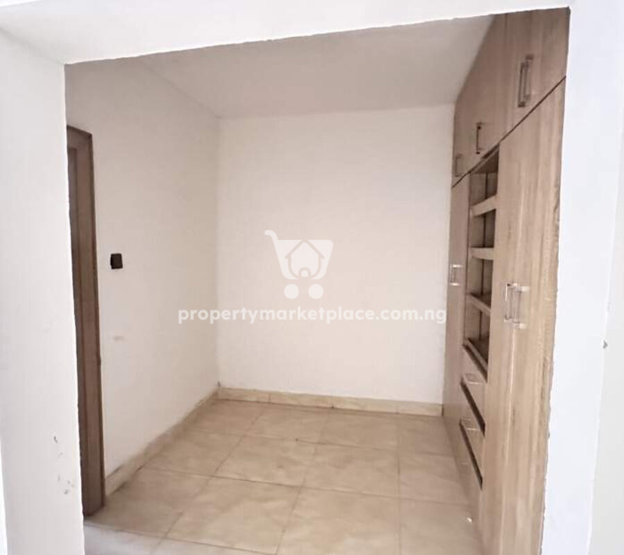 Luxurious 4 bedroom terrace duplex with Bq