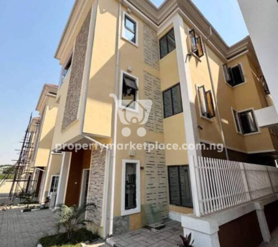 Superbly finished 4 bedroom detached duplex with Bq