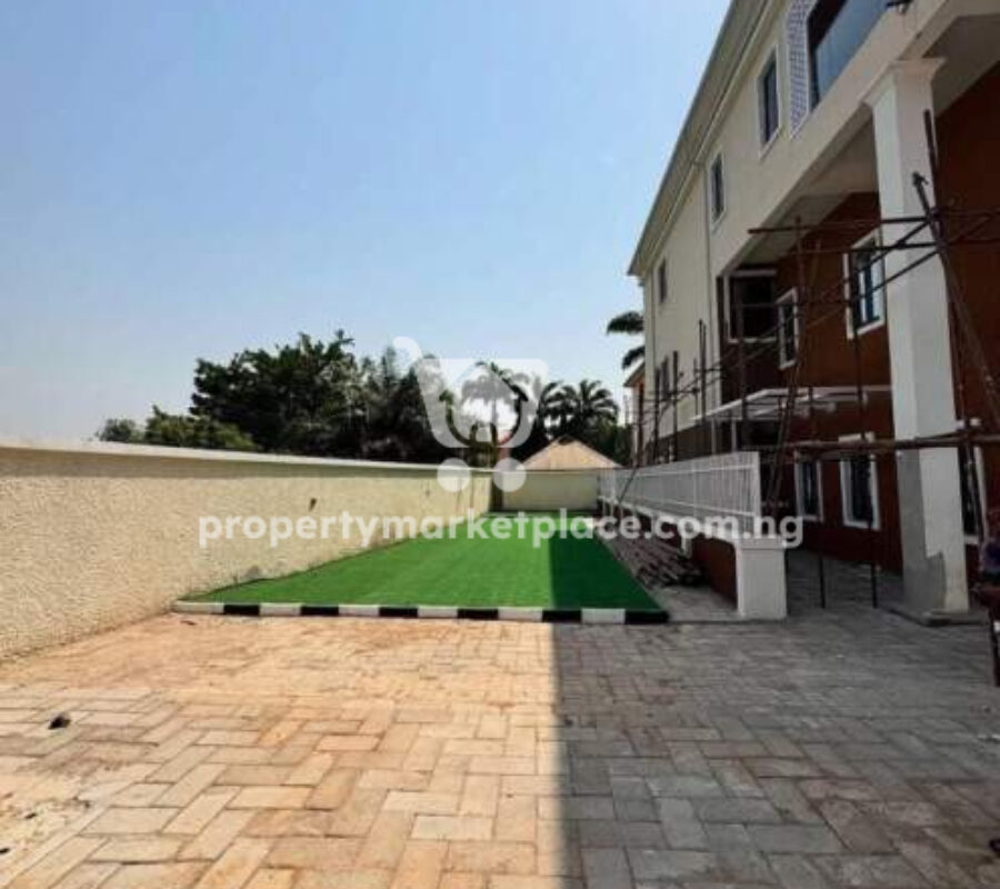 Superbly finished 4 bedroom detached duplex with Bq