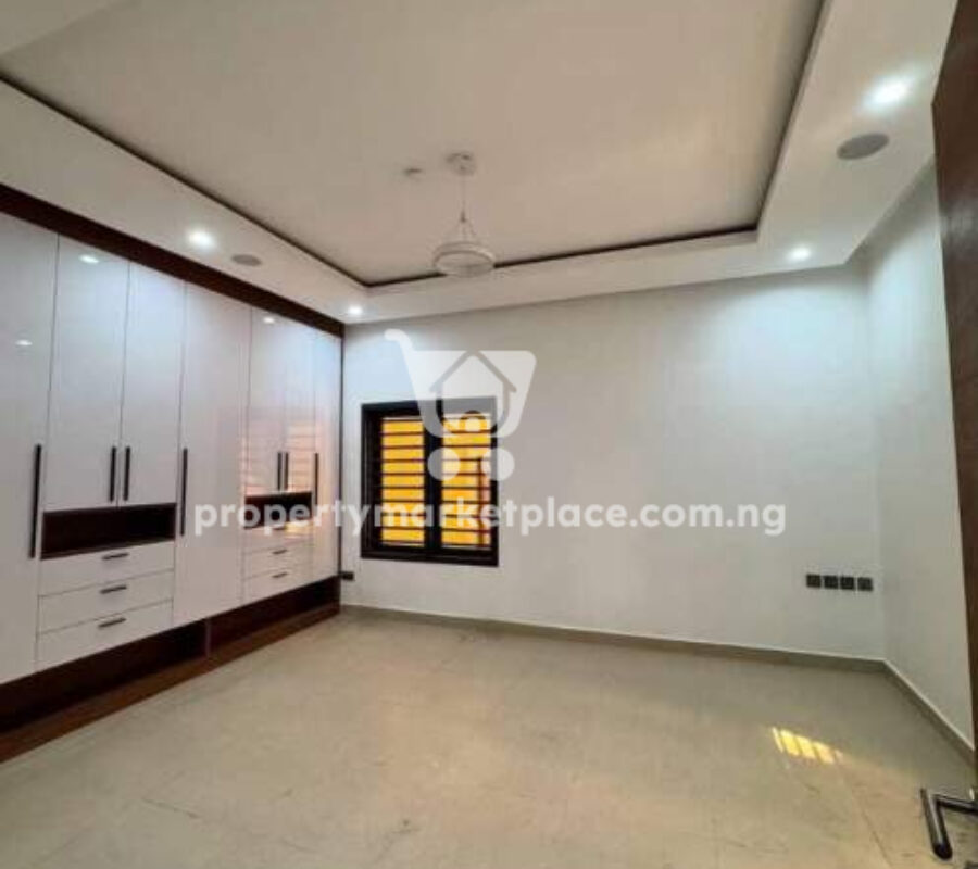 Superbly finished 4 bedroom detached duplex with Bq