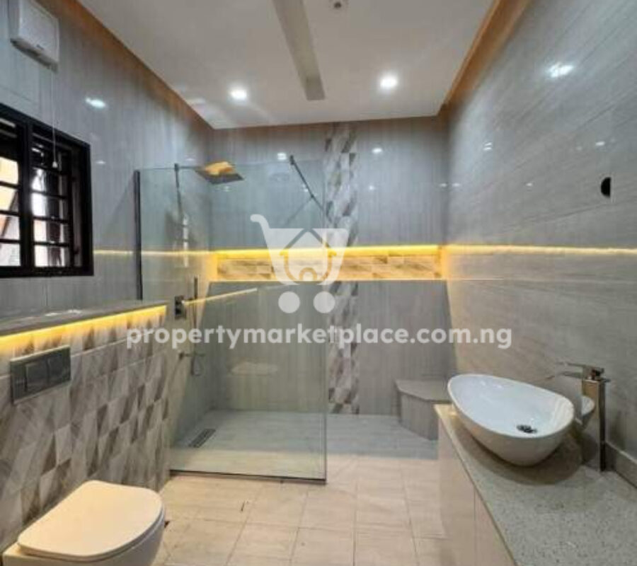 Superbly finished 4 bedroom detached duplex with Bq