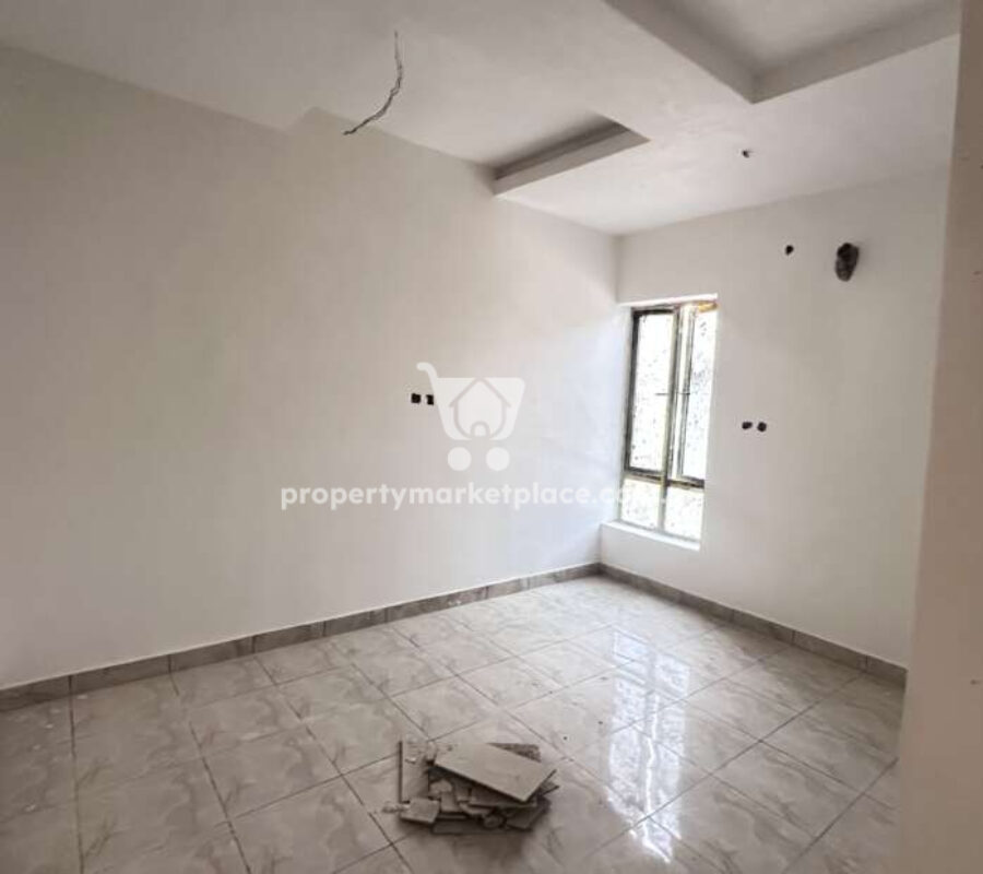 Spacious 3 bedroom flat in a nice area with tarred roads